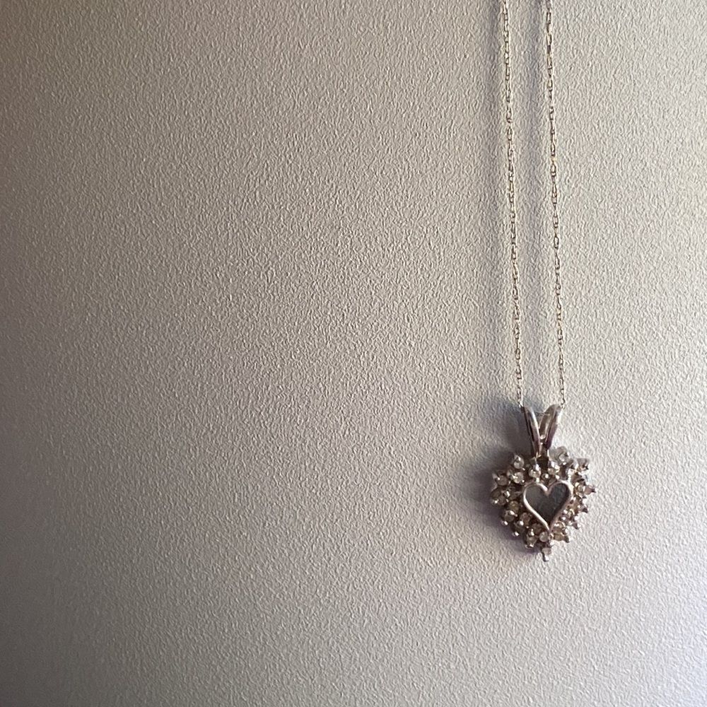 💛 Vintage 10k White Gold Diamond Heart Necklace - Picture 3 of 7